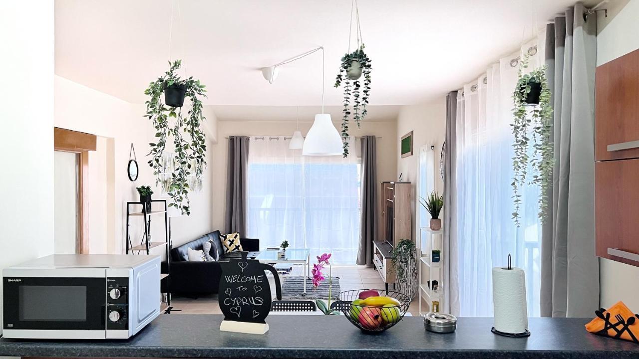 Melanos Sea View Apartment Paphos ภายนอก รูปภาพ